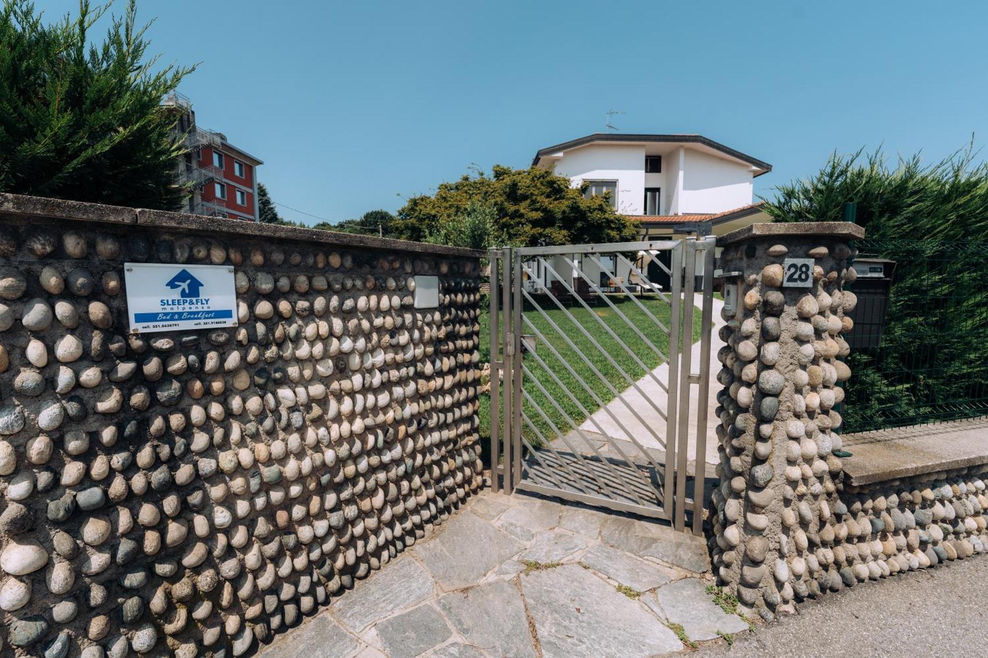 Bed and Breakfast Sleep & Fly Malpensa Case Nuove  Exterior foto